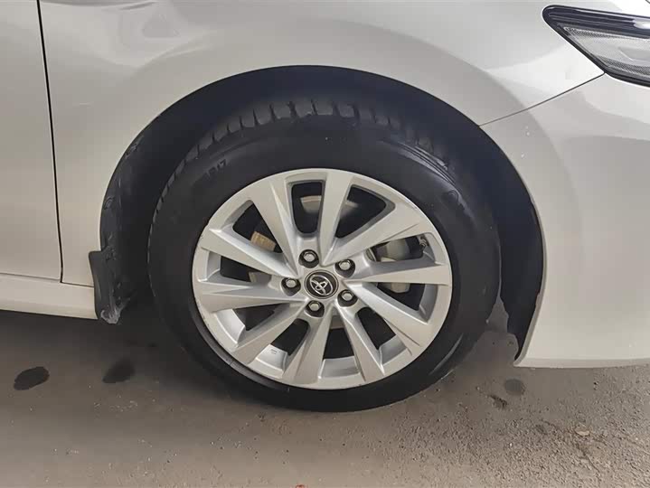 Фото 6 - Toyota Camry