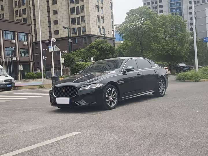 Фото 1 - Jaguar XF L