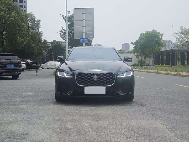 Фото 2 - Jaguar XF L