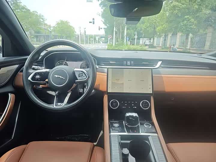 Фото 4 - Jaguar XF L