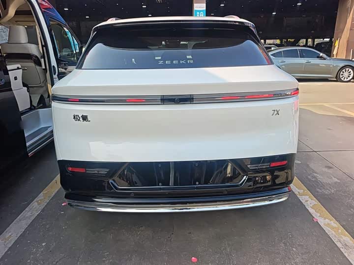 Фото 6 - Zeekr 7X