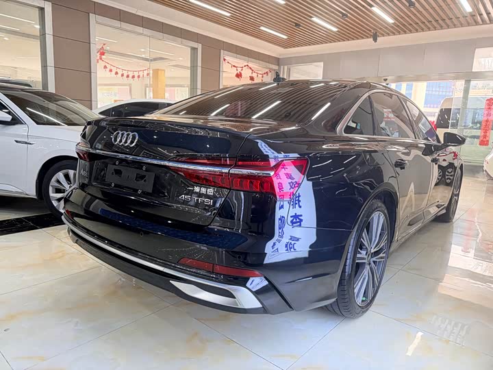 Фото 4 - Audi A6L