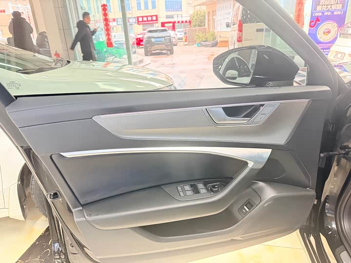 Фото 5 - Audi A6L