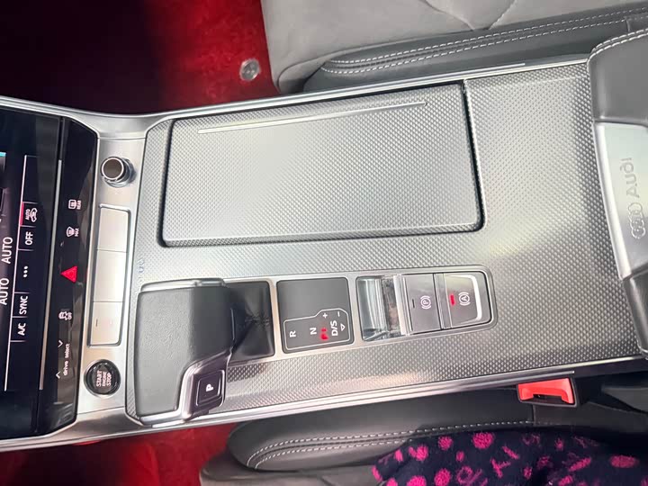 Фото 8 - Audi A6L