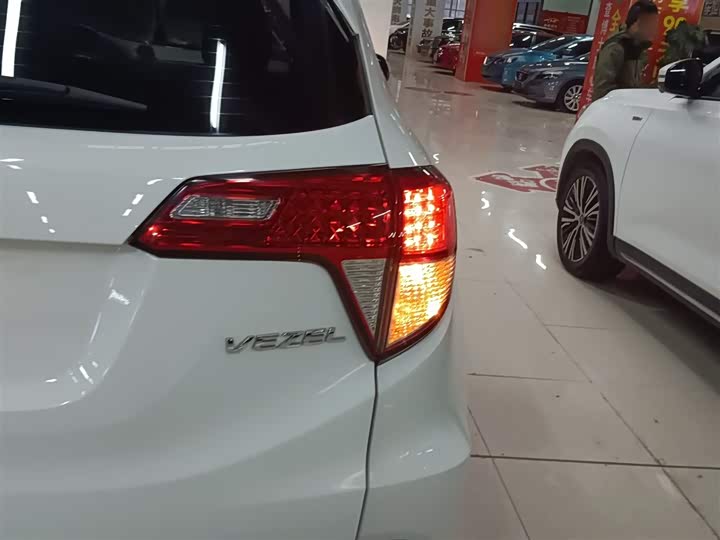 Фото 8 - Honda Vezel