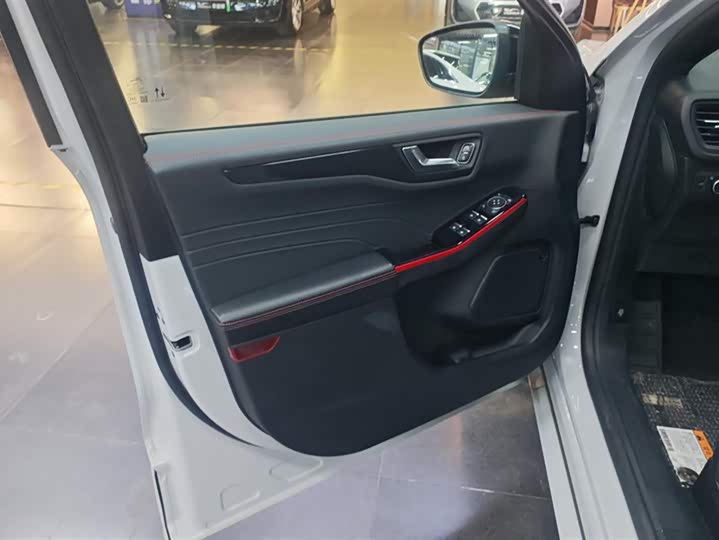 Фото 7 - Ford Escape