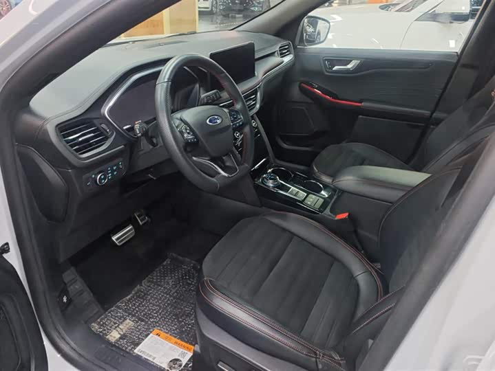 Фото 9 - Ford Escape