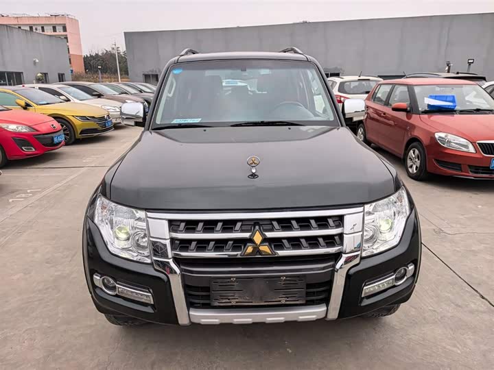 Фото 2 - Mitsubishi Pajero