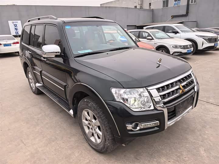 Фото 3 - Mitsubishi Pajero
