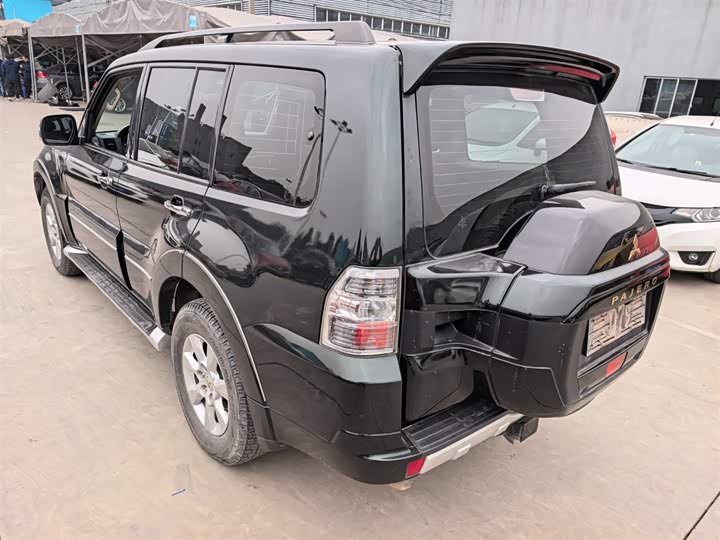 Фото 4 - Mitsubishi Pajero