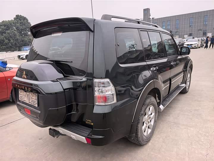 Фото 6 - Mitsubishi Pajero