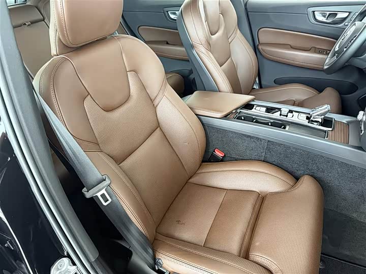 Фото 9 - Volvo XC60 Hybrid