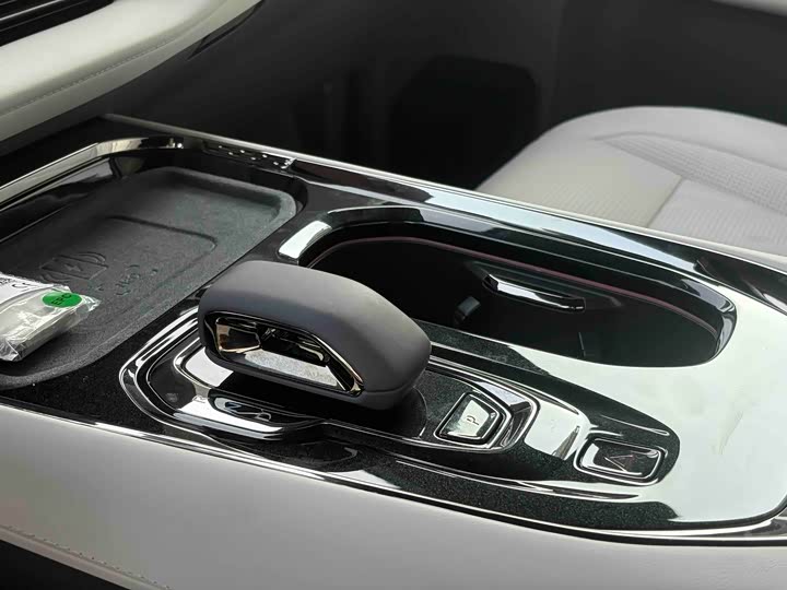 Фото 7 - Zeekr 009