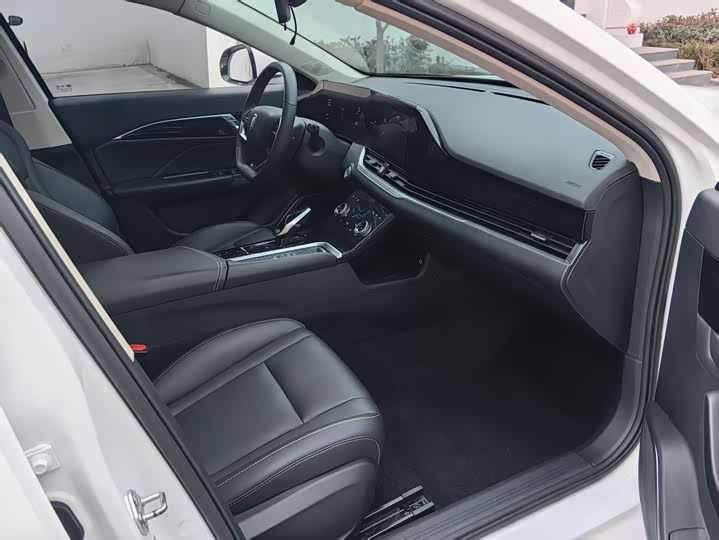 Фото 7 - Bestune B70