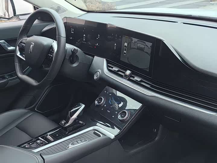 Фото 9 - Bestune B70