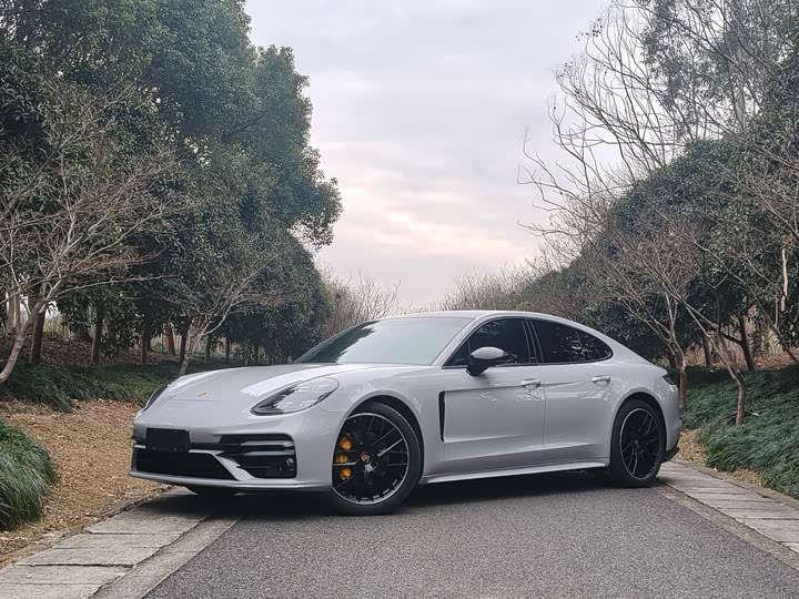 Фото 1 - Porsche Panamera