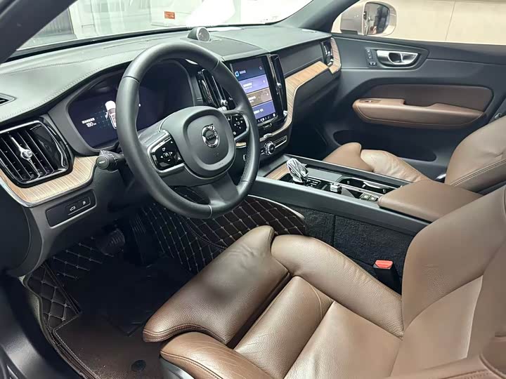 Фото 8 - Volvo XC60 Hybrid