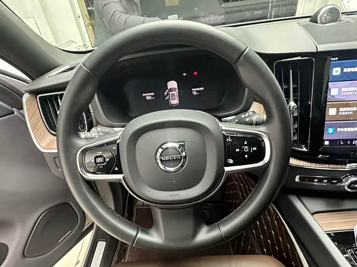 Фото 9 - Volvo XC60 Hybrid