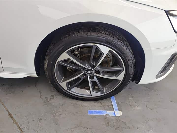 Фото 6 - Audi A4L