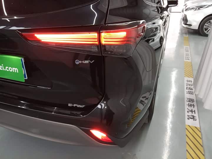 Фото 8 - Toyota Highlander