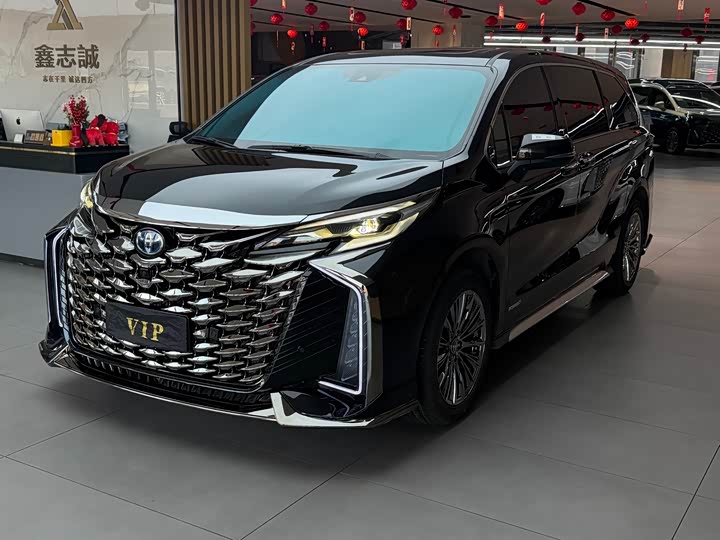 Фото 1 - Toyota Granvia