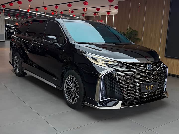 Фото 3 - Toyota Granvia