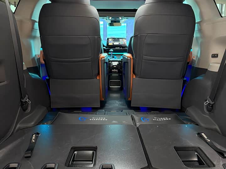 Фото 8 - Toyota Granvia