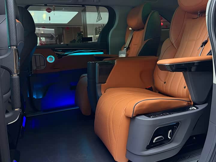 Фото 9 - Toyota Granvia