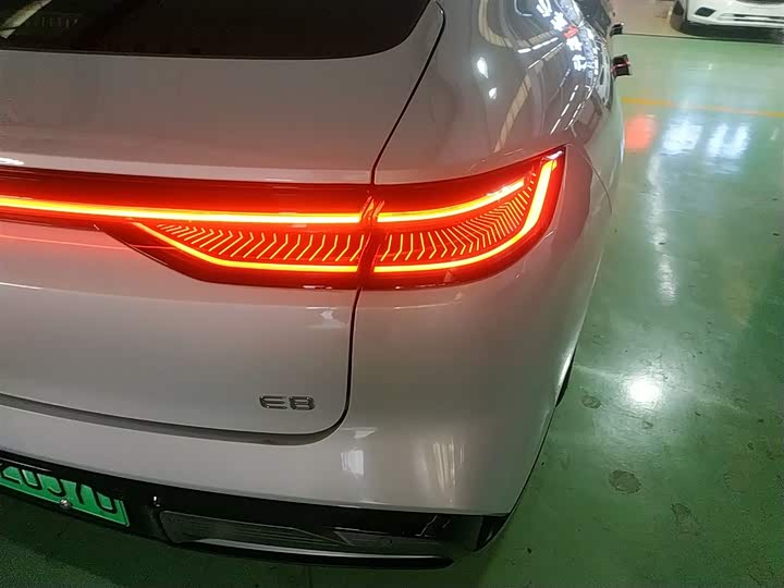 Фото 8 - Geely Galaxy E8