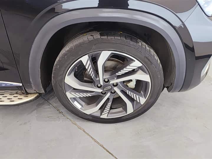 Фото 6 - Geely Monjaro