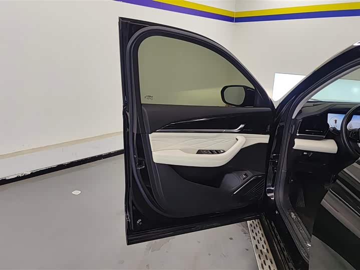 Фото 7 - Geely Monjaro