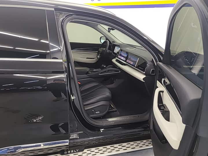 Фото 8 - Geely Monjaro