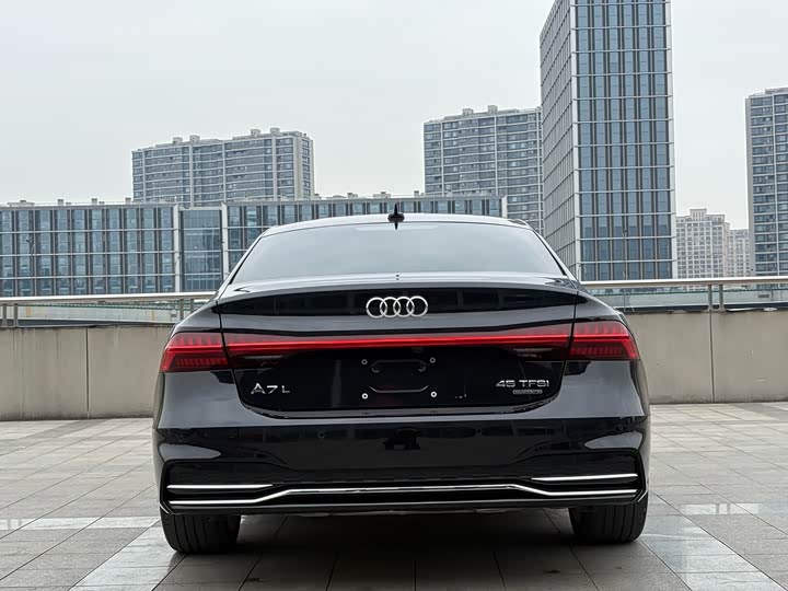 Фото 4 - Audi A7L