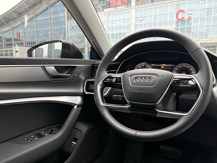 Фото 5 - Audi A7L