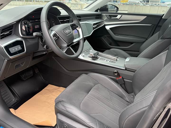 Фото 7 - Audi A7L