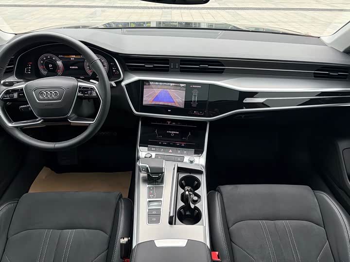 Фото 9 - Audi A7L