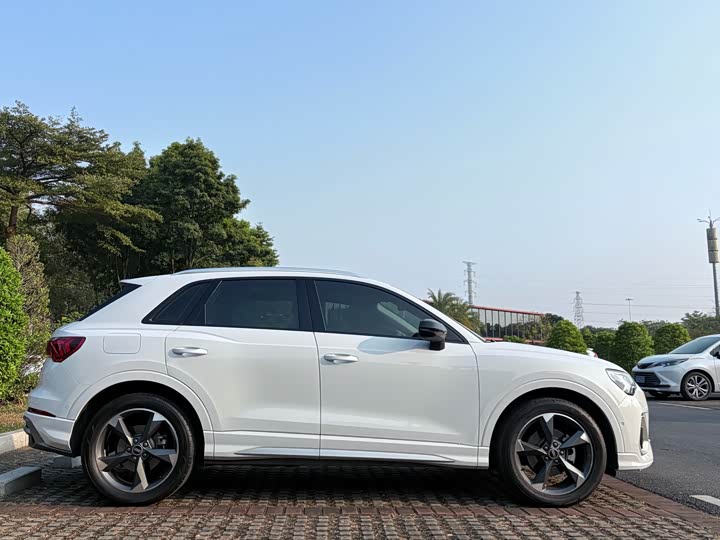 Фото 4 - Audi Q3