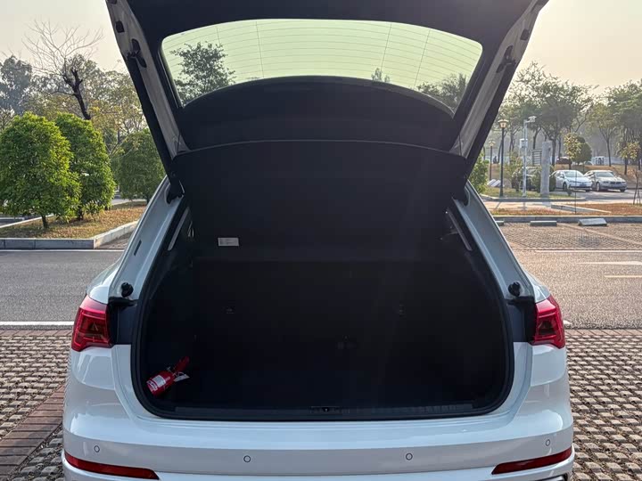 Фото 8 - Audi Q3