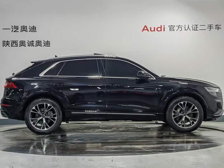 Фото 3 - Audi Q8