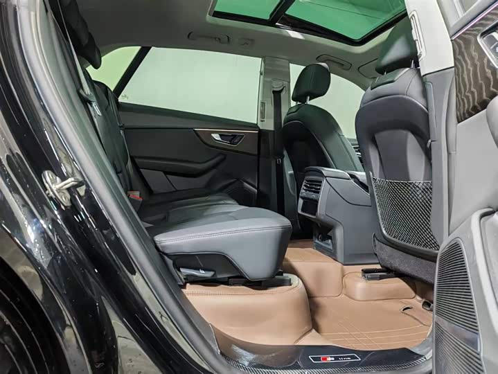 Фото 6 - Audi Q8