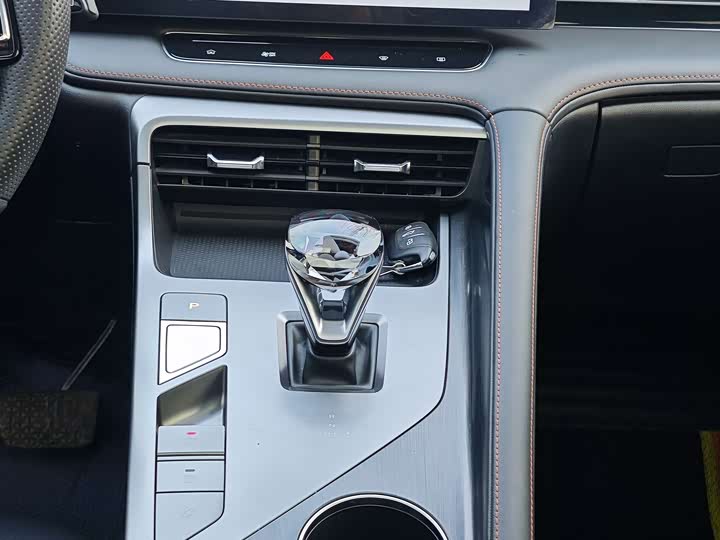 Фото 7 - Roewe RX5