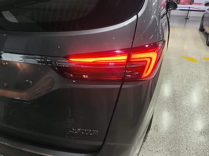 Фото 8 - Buick GL8 ES