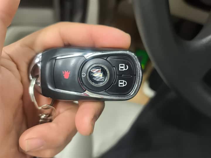 Фото 9 - Buick GL8 ES