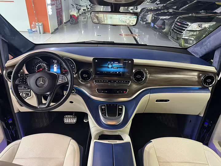 Фото 4 - Mercedes-Benz V-Class