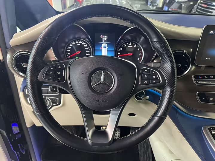 Фото 5 - Mercedes-Benz V-Class