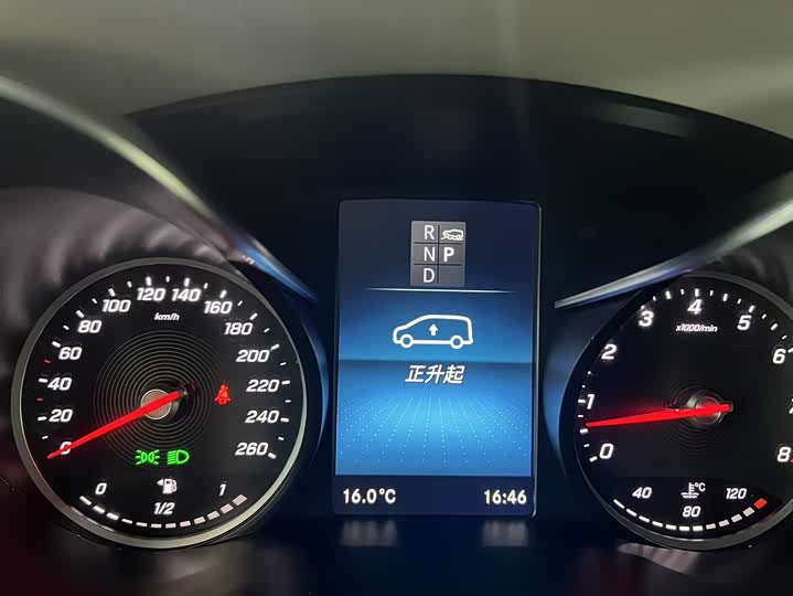 Фото 7 - Mercedes-Benz V-Class