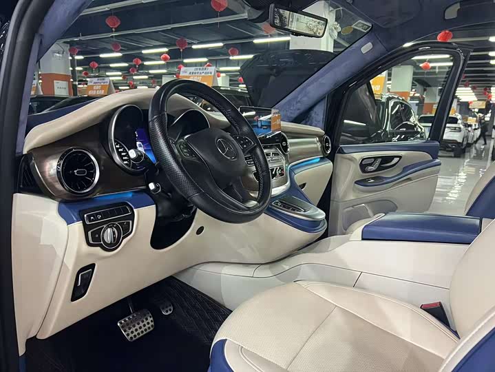 Фото 9 - Mercedes-Benz V-Class