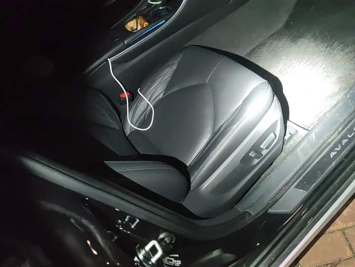 Фото 8 - Toyota Avalon