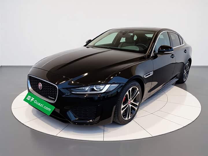 Фото 2 - Jaguar XE L