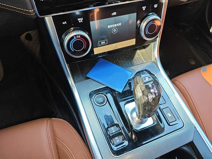 Фото 7 - Jaguar XE L